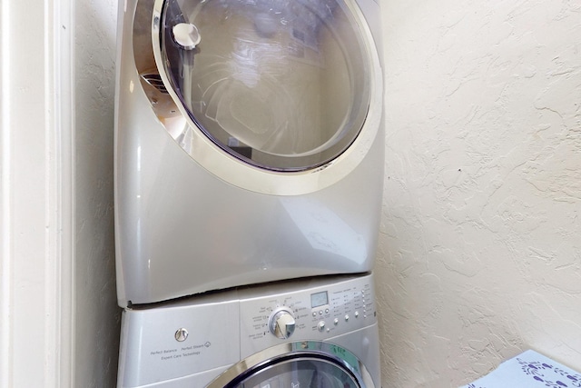 1005 Guadalupe Del Prado St NW, Albuquerque, NM 87107 - clothes washing area with a textured wall, stacked washer and dryer, and laundry area