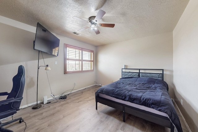 3008 Corona Dr NW, Albuquerque, NM 87120 - bedroom featuring light wood-style floors, baseboards, a textured ceiling, and visible vents