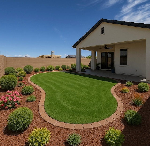 view of yard featuring a patio area, a fenced backyard, and a ceiling fan