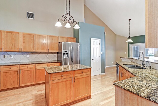 2703 Pueblo Grande Trl NW, Albuquerque, NM 87120 - kitchen featuring tasteful backsplash, a sink, appliances with stainless steel finishes, visible vents, and high vaulted ceiling