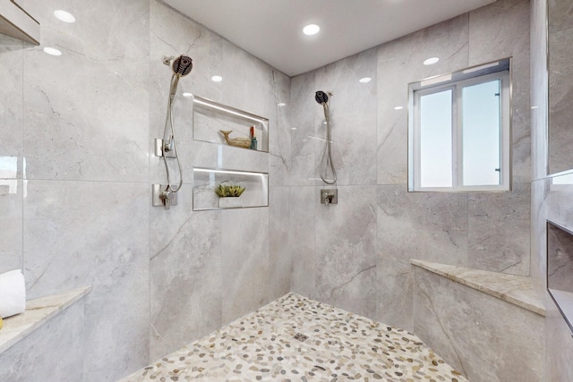 4500 Skyline Ct NE, Albuquerque, NM 87111 - bathroom featuring tiled shower and recessed lighting