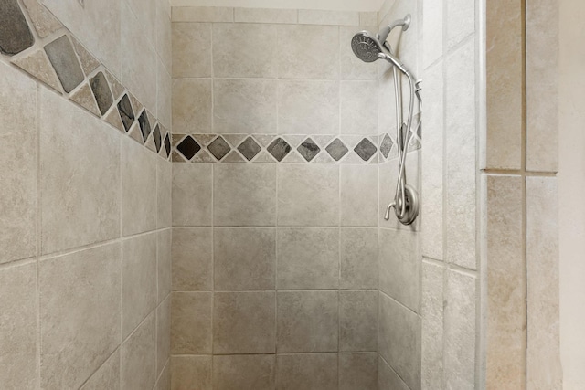 9840 Cameron St NW, Albuquerque, NM 87114 - room details with tiled shower