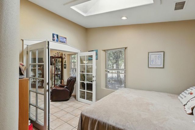 135B Sichler Rd SW, Los Lunas, NM 87031 - tiled bedroom featuring a skylight