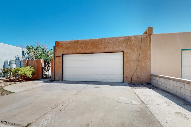 12522 Singing Arrow Ave SE, Albuquerque, NM 87123 - garage featuring driveway and fence