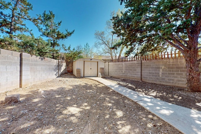 12522 Singing Arrow Ave SE, Albuquerque, NM 87123 - view of yard featuring a fenced backyard, a storage shed, and an outbuilding