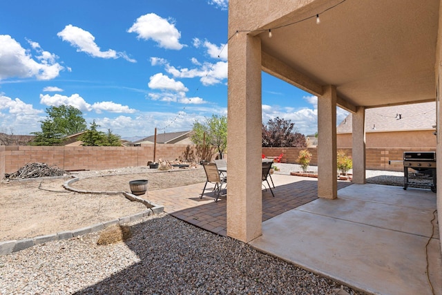 10532 Box Canyon Pl NW, Albuquerque, NM 87114 - view of patio with a fenced backyard and outdoor dining area