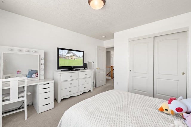 10532 Box Canyon Pl NW, Albuquerque, NM 87114 - bedroom with light colored carpet, a closet, and a textured ceiling