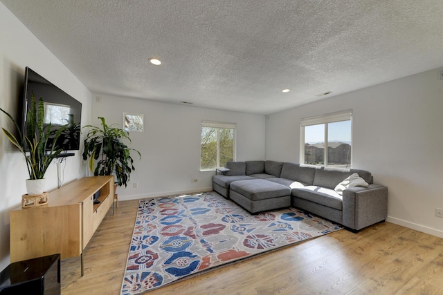 1807 Avenida Comunidad, Rio Rancho, NM 87124 - living area with a textured ceiling, light wood-style floors, baseboards, and recessed lighting