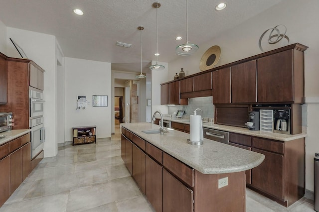 kitchen featuring a center island with sink, a sink, backsplash, and recessed lighting