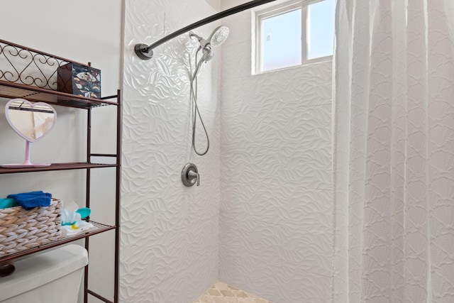 2912 William St SE, Albuquerque, NM 87102 - full bathroom with a tile shower and toilet
