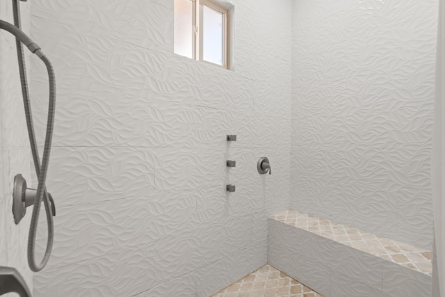 2912 William St SE, Albuquerque, NM 87102 - bathroom with tiled shower