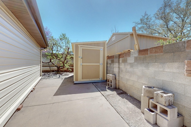 8021 Ruidoso Ct NE, Albuquerque, NM 87109 - view of shed with a fenced backyard