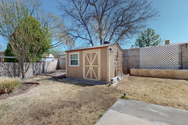 8021 Ruidoso Ct NE, Albuquerque, NM 87109 - view of shed with a fenced backyard