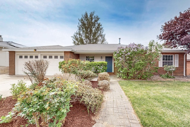 view of front of home featuring a garage, driveway, and a front lawn