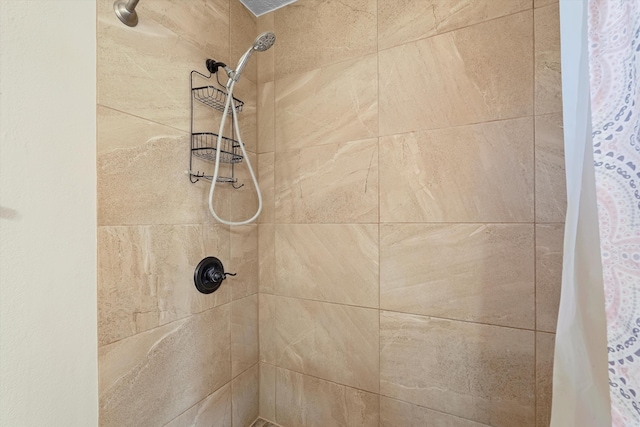 room details featuring a tile shower