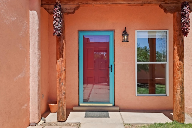 property entrance featuring stucco siding