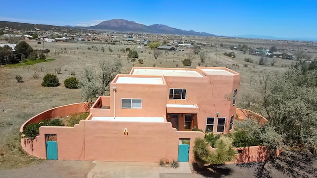 birds eye view of property featuring a mountain view