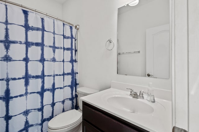 9109 Retablo Rd NW, Albuquerque, NM 87120 - full bathroom with toilet, vanity, and curtained shower