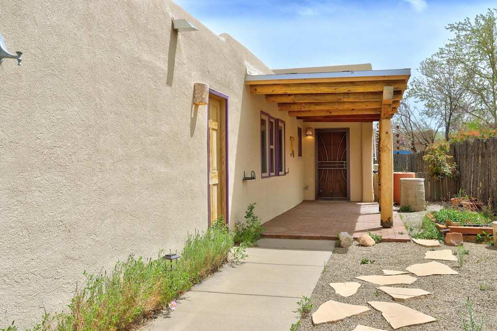 705 Lakeview Cir SE, Rio Rancho, NM 87124 - entrance to property with fence and stucco siding