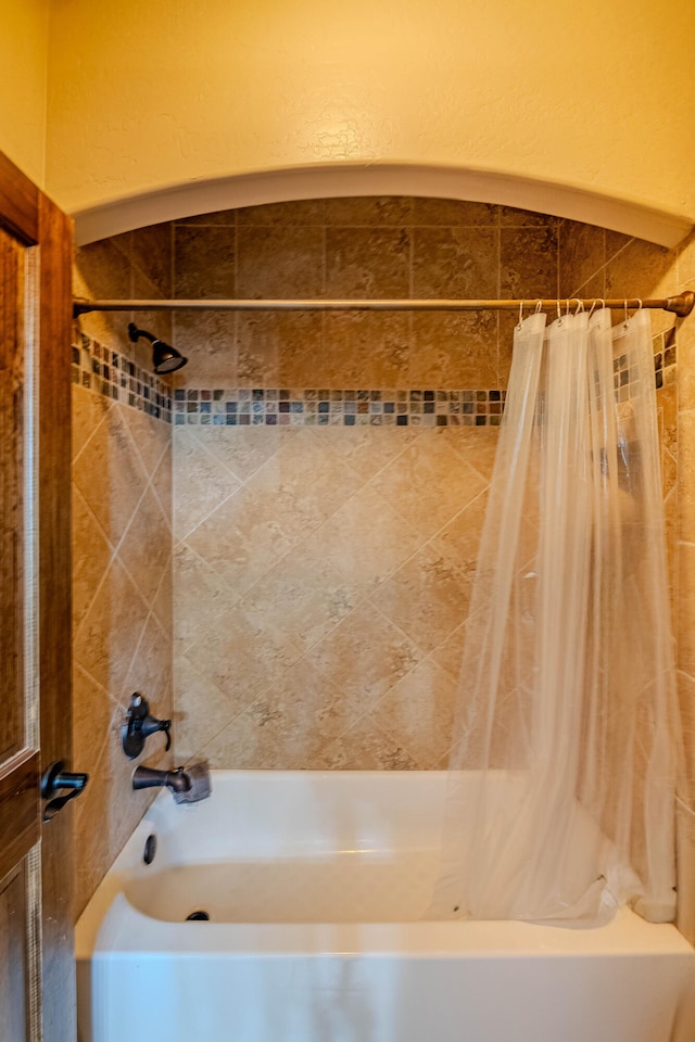 5016 Frontier Rd NE, Rio Rancho, NM 87144 - bathroom with a textured wall and shower / tub combo