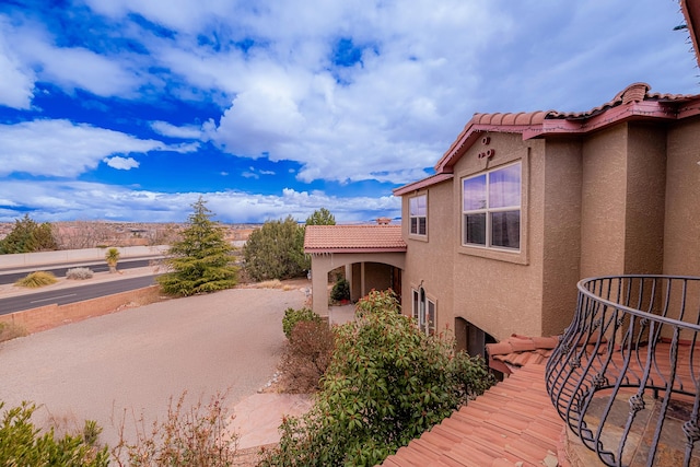 5016 Frontier Rd NE, Rio Rancho, NM 87144 - view of side of property with a patio, a tiled roof, and stucco siding