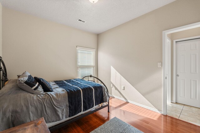 5668 Cold Creek Ave NW, Albuquerque, NM 87114 - bedroom featuring wood finished floors and baseboards
