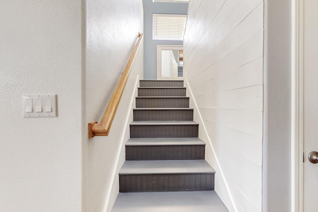 3404 Lockerbie Dr SE, Rio Rancho, NM 87124 - stairs featuring wood walls