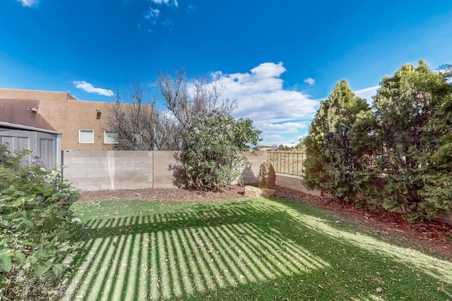 3404 Lockerbie Dr SE, Rio Rancho, NM 87124 - view of yard featuring a fenced backyard