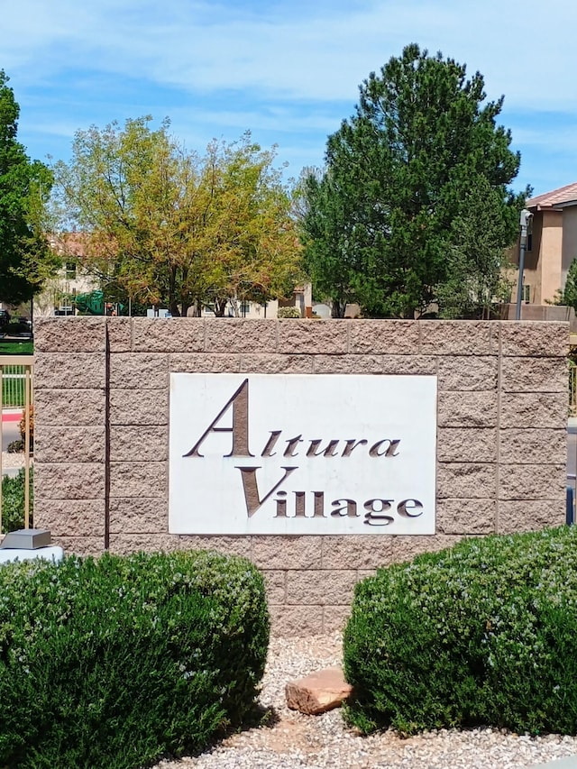 view of community / neighborhood sign