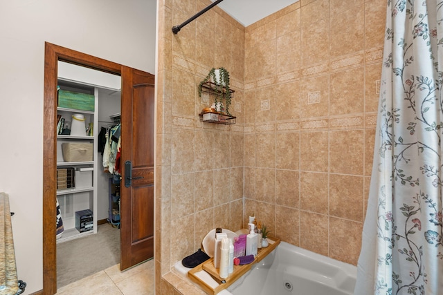 bathroom with shower / bath combo
