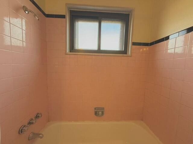 bathroom with shower / tub combination
