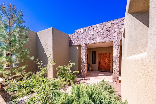 6 Storyteller Ct, Sandia Park, NM 87047 - entrance to property featuring stucco siding
