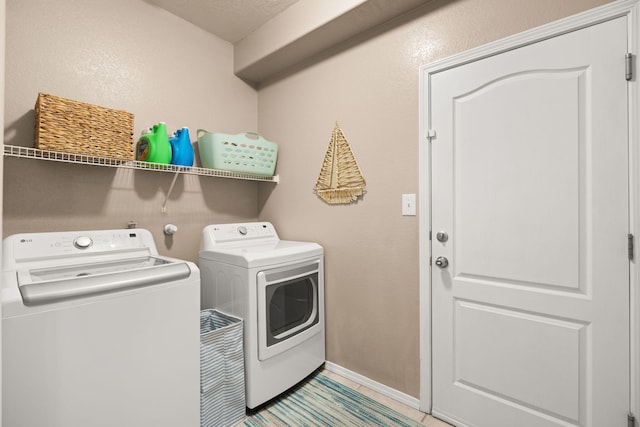 4201 High Mesa Rd SE, Rio Rancho, NM 87124 - laundry area featuring washer and dryer, baseboards, and light tile patterned flooring
