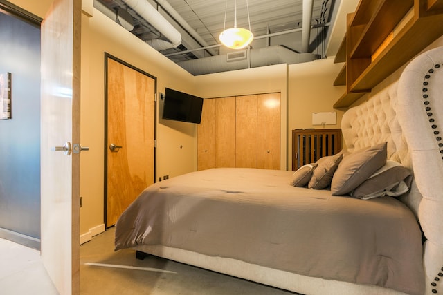 100 Gold Ave SW Unit 404, Albuquerque, NM 87102 - bedroom featuring concrete flooring and baseboards