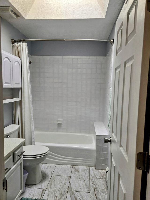 3404 Esplanade Pl SE, Rio Rancho, NM 87124 - bathroom featuring shower / tub combo with curtain, vanity, toilet, and marble finish floors