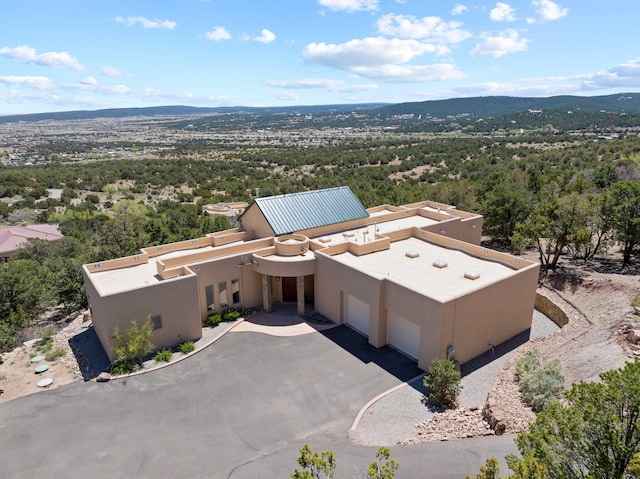 bird's eye view with a mountain view