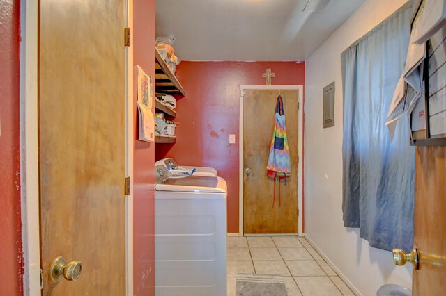 360 Knox Ct, Rio Communities, NM 87002 - washroom with laundry area, tile patterned flooring, visible vents, baseboards, and washer and clothes dryer