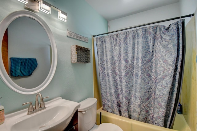 360 Knox Ct, Rio Communities, NM 87002 - full bathroom with vanity, shower / bathtub combination with curtain, and toilet