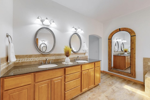 630 Barnett Rd, Bosque Farms, NM 87068 - full bath featuring wood finished floors and double vanity
