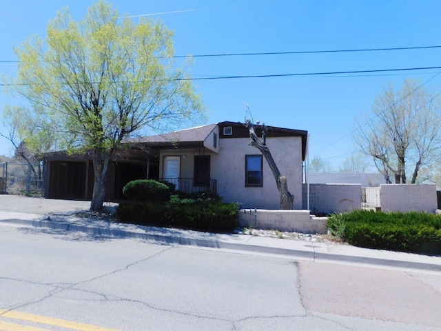 ranch-style house featuring stucco siding