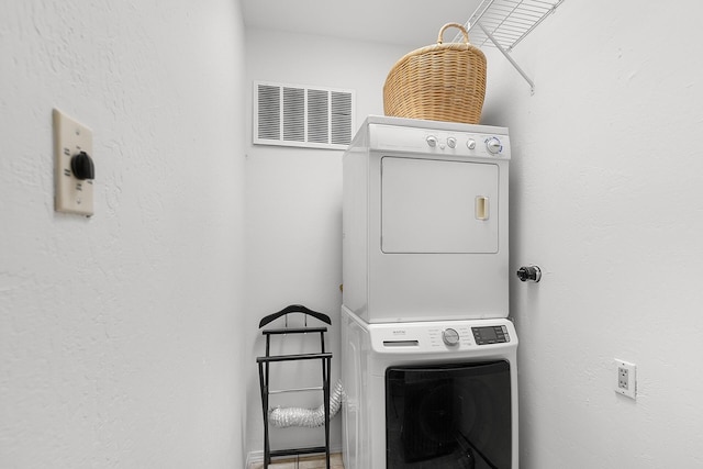 7 Wildwood Ln, Peralta, NM 87042 - clothes washing area with stacked washer / dryer, visible vents, and laundry area
