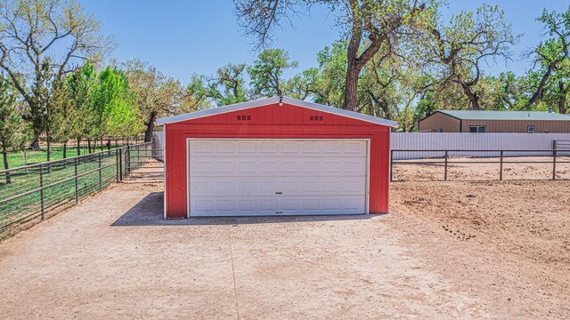 7 Wildwood Ln, Peralta, NM 87042 - detached garage with fence