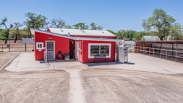 7 Wildwood Ln, Peralta, NM 87042 - view of building exterior featuring an exterior structure