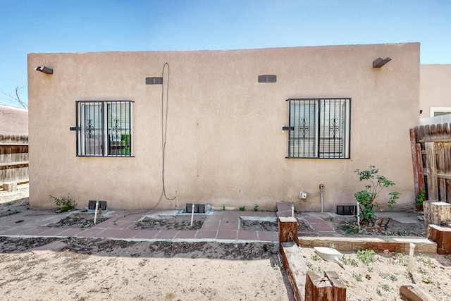 308 Garden Ave SW, Los Lunas, NM 87031 - view of front of home featuring fence, a patio, and stucco siding