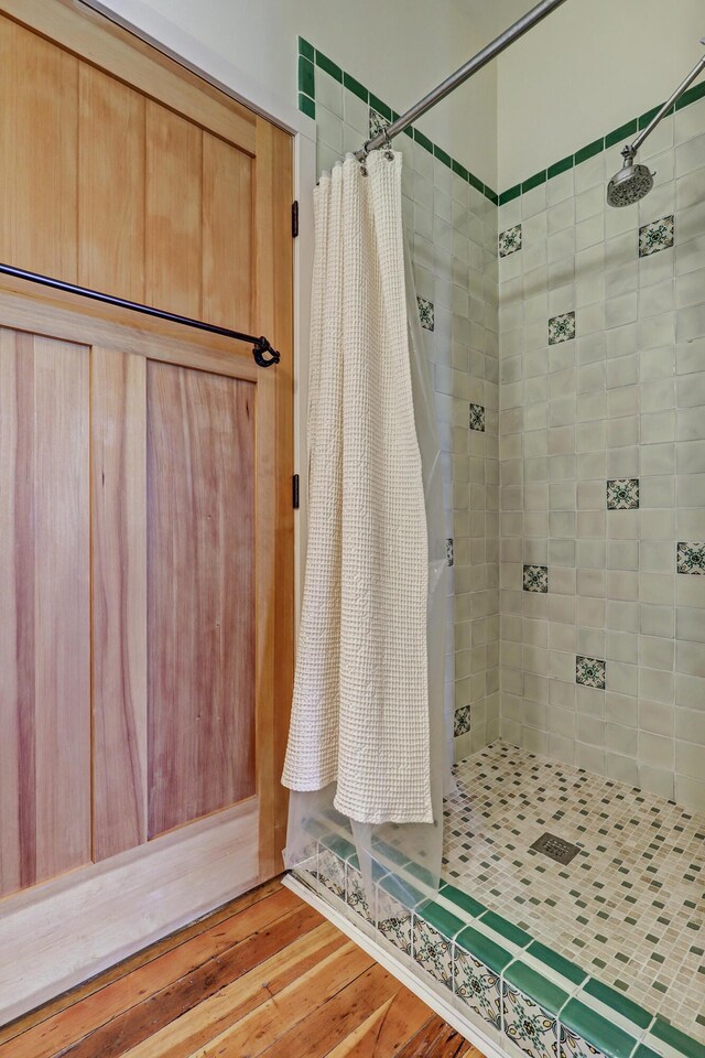 107 Rome Ln, Corrales, NM 87048 - bathroom featuring a shower stall and wood finished floors