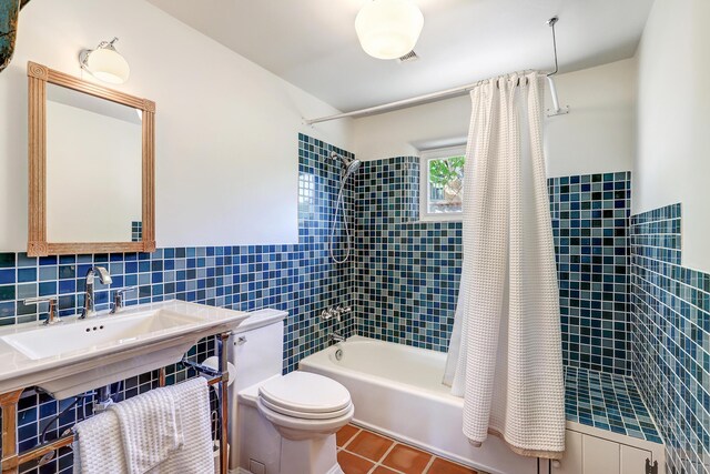 107 Rome Ln, Corrales, NM 87048 - full bath featuring tile patterned floors, shower / bath combo with shower curtain, tile walls, wainscoting, and vanity