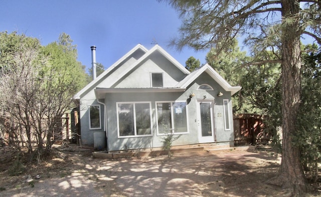 view of front of house featuring fence and stucco siding