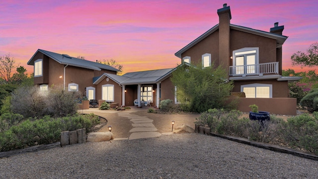 535 Cacahuate SW, Albuquerque, NM 87105 - view of front of home featuring gravel driveway, stucco siding, and a chimney