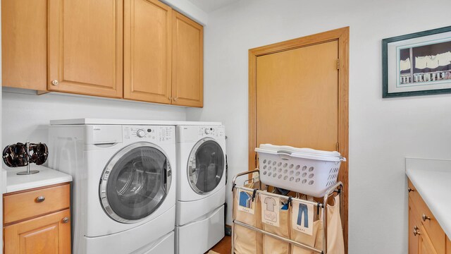 535 Cacahuate SW, Albuquerque, NM 87105 - washroom featuring cabinet space and separate washer and dryer