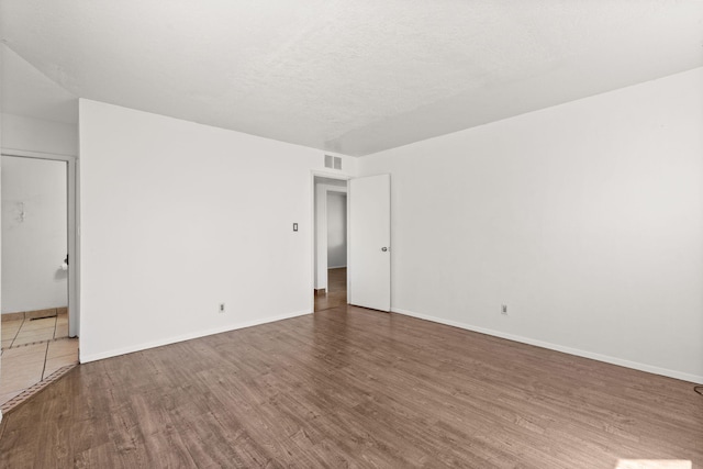 5812 Alegria Rd NW, Albuquerque, NM 87114 - unfurnished room with baseboards, wood finished floors, and visible vents